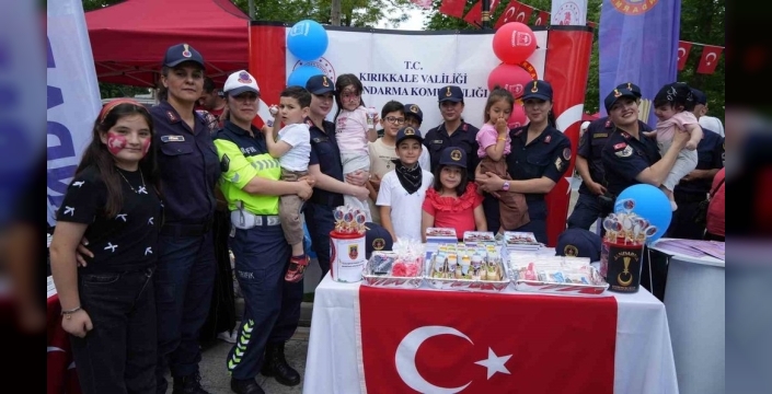 Kırıkkale'de Aile Festivali: Yerli Silahlar Merak Uyandırdı, Aileler Coşkulu Vakit Geçirdi