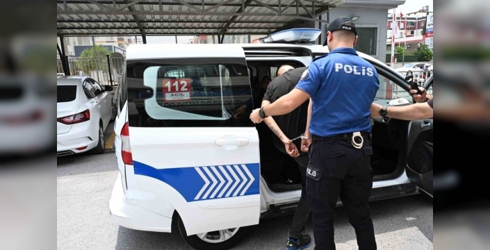 Kırmızı bültenle aranan kaçak havalimanında nefes kesti: 14 yıl hapis cezası var!