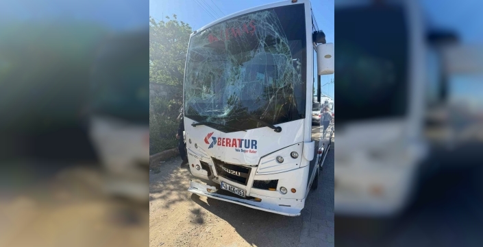 Kırşehir'de işçi servisleri çarpıştı: 20 yaralı