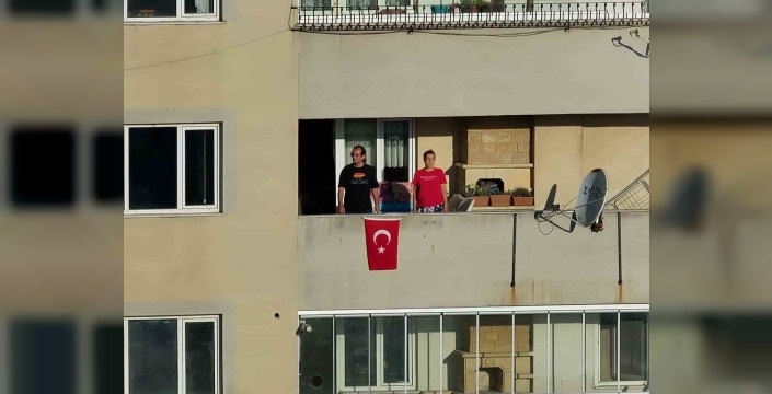 Kocaeli'de binlerce kişi milli maçı dev ekranda coşkuyla izledi