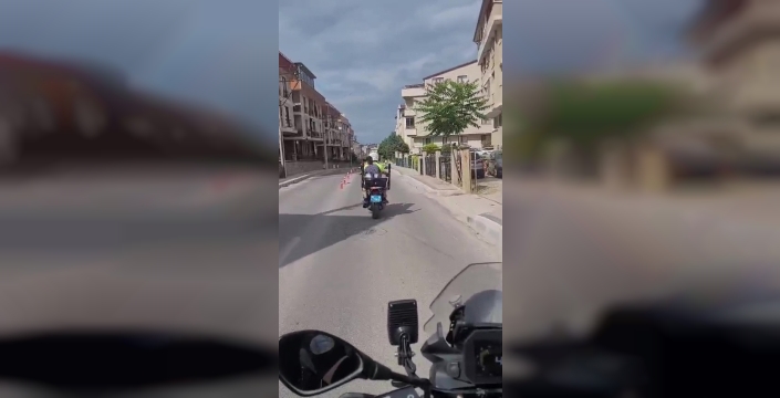 Kocaeli'de polis, öğrenciyi sınava yetiştirmek için zamanla yarıştı