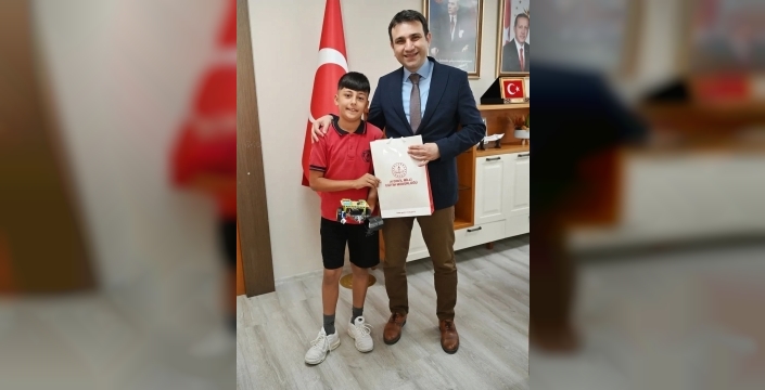 Koçarlı'nın 'Neşe Robot'u, ulusal sahnede parladı: Türkiye üçüncülüğü gururu!