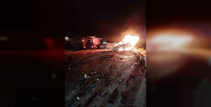 Korkunç kaza: Alev alan otomobilde 1 can kaybı, 5 yaralı