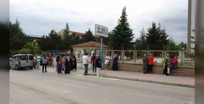 LGS maratonu Kastamonu'da başladı: Öğrenciler ter dökerken veliler nefes tuttu