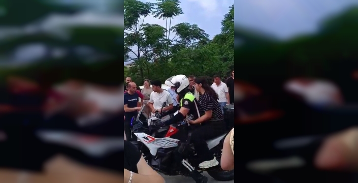 LGS'ye koşan öğrencilere polislerden 'can simidi' desteği