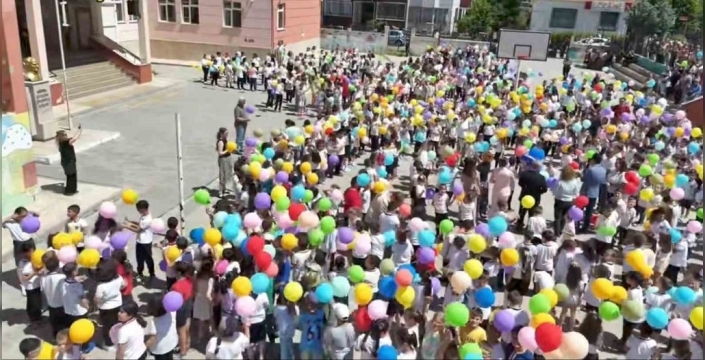 Lüleburgaz'da lösemiyi yenen öğrenci için duygusal balon etkinliği