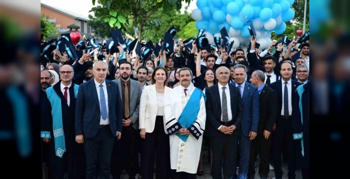Malatya Turgut Özal Üniversitesi mezuniyet töreni coşkuyla kutlandı