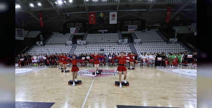 Manisa'da gençlerin basketbol heyecanı başladı
