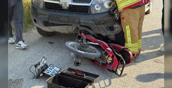 Manisa'da motosiklet ve otomobil çarpıştı: 1 genç ağır yaralı