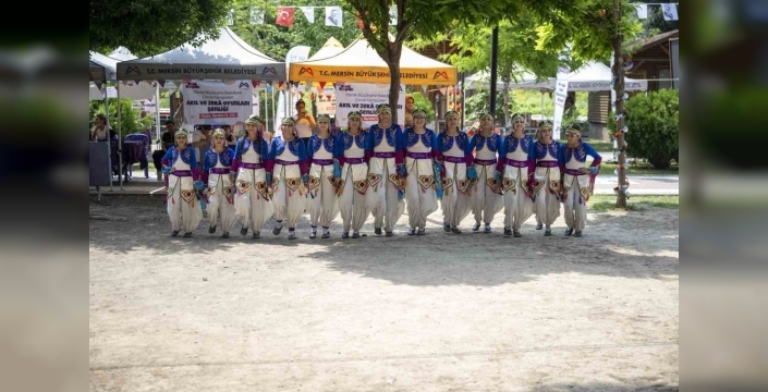 Mersin'de geri dönüşümle tasarlanan zeka oyunları çocuklarla buluştu