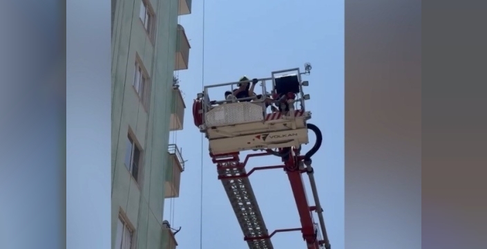 Mersin'de iskelede mahsur kalan işçiler kurtarıldı