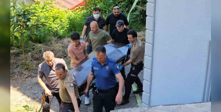 Mesai arkadaşları dehşete düştü: Sağlık çalışanı evinde ölü bulundu, şüpheli ölüm soruşturması başladı