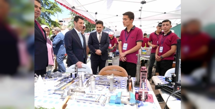 Meslek Liselilerin Mucizeleri Görücüye Çıktı: El Emeği Göz Nuru Ürünler Büyük Alkış Aldı