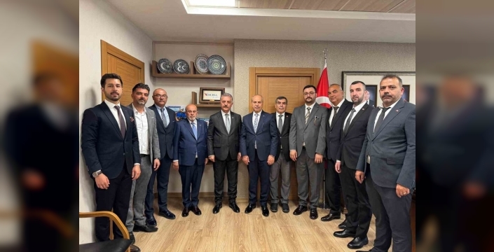 MHP Gaziantep teşkilatından Ankara'ya çıkarma: Bahçeli'ye özel tasarım tepsi hediye edildi