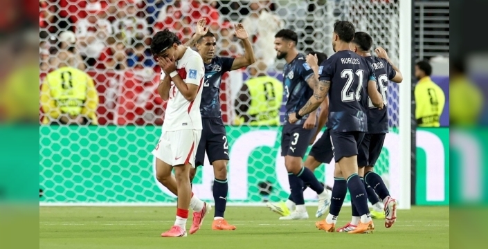 Milli futbolcular, turnuvaya veda ederken gözyaşlarını tutamadı