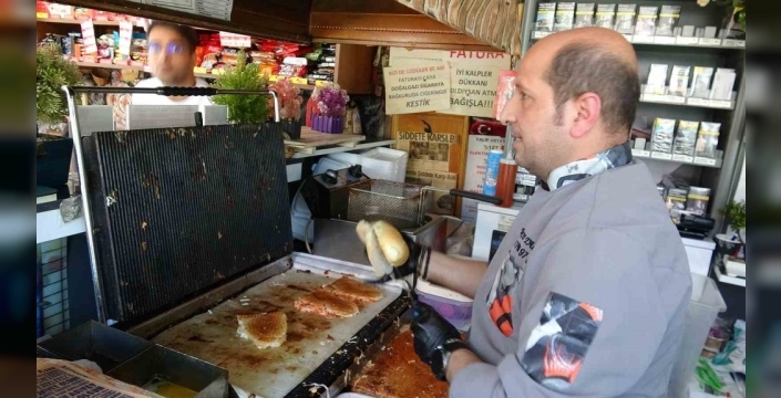 Milli takım finalde mi? Erzurum'da tostlar bedava!