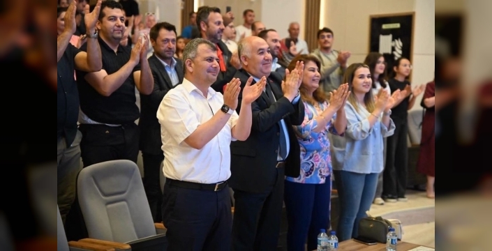 Mithatpaşa Ortaokulu'ndan 'Sanat Şöleni': Tiyatro ve sergi büyük beğeni topladı