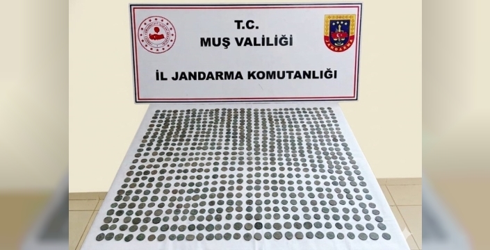 Muş'ta tarihi eser kaçakçılığına darbe: 749 sikke ele geçirildi