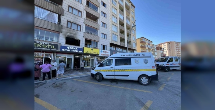 Niğde'de apartman dairesinde çıkan alevler paniğe yol açtı, sakinler tahliye edildi