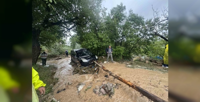Niğde'de aşırı yağış sonrası sel felaketi: Kurtarma çalışmaları sürüyor