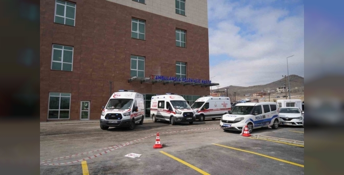 Niğde'de korkunç kaza: Araç şarampole devrildi, 5 yaralı