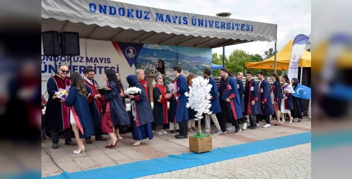 OMÜ Fen Fakültesi'nde mezuniyet coşkusu yaşandı