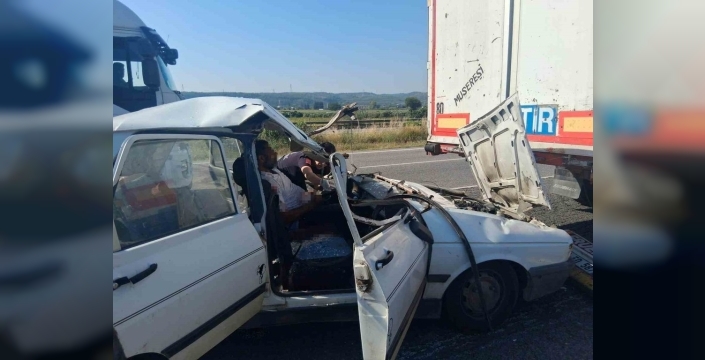 Osmaniye'de otomobil tıra çarptı: 5 yaralı, 3'ü çocuk