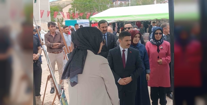 Özalp'ta el emeği göz nuru eserler göz kamaştırdı