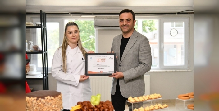 Pastacılık Akademisi’nde mezuniyet heyecanı: 14 kadın ustalık belgesi aldı