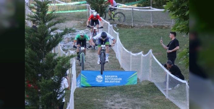 Sakarya'da pedal çeviren dünya yıldızları: 2026 UCI MTB Eliminatör Dünya Kupası'nın ilk etabı nefes kesti