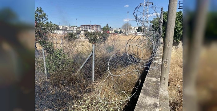 Saman yüklü tır tutuştu, mahalleli evini terk etti: Korku dolu anlar yaşandı