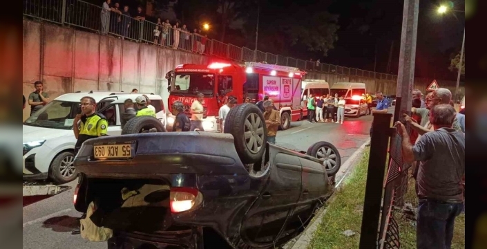 Samsun'da direksiyon hakimiyetini kaybeden otomobil takla attı, 2 yaralı