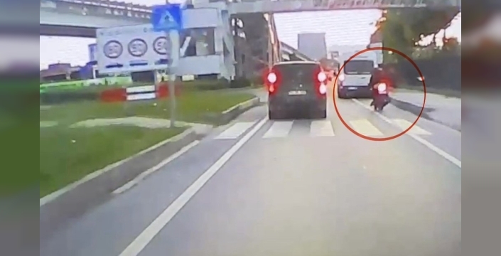 Samsun'da motosiklet dolmuşa çarptı: Bir yaralı hastaneye kaldırıldı