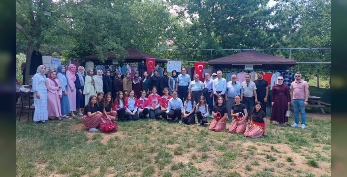 Sandıklı'da dikiş nakış zarafeti: Kursiyerlerin el emeği göz kamaştırdı