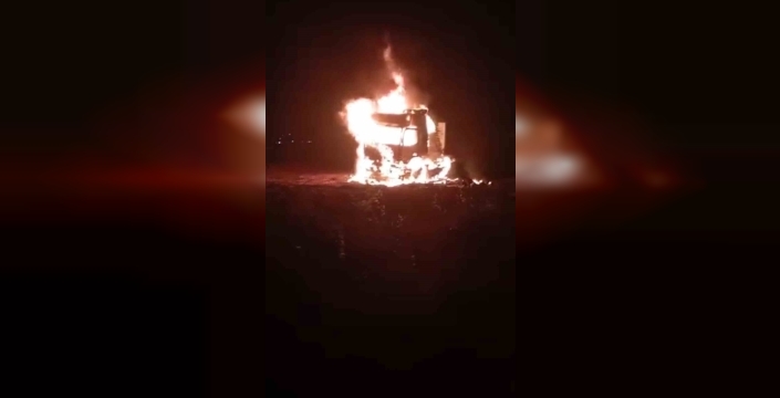 Şanlıurfa'da seyir halindeki tırda büyük yangın paniği