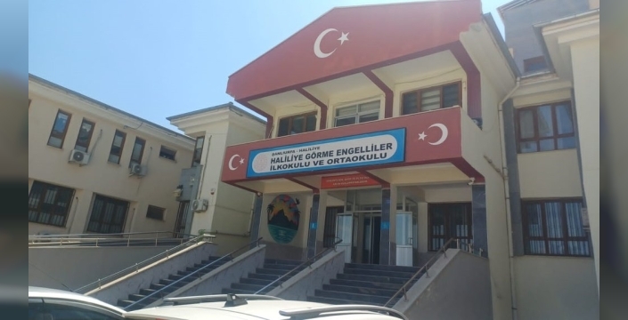 Şanlıurfa'da yangın, okulu tehdit etmeden kontrol altına alındı