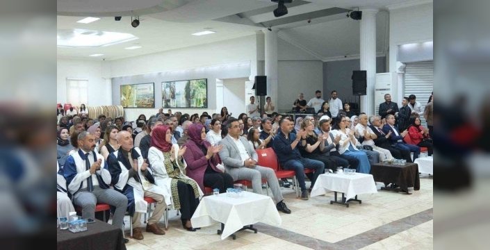 Sarıgöl MYO mezunları keplerini havaya fırlattı, geleceğe umutla adım attı