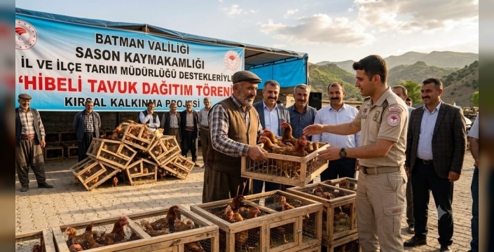 Sason'da 75 besiciye 4 bin 500 tavuk dağıtıldı