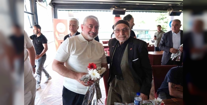 Şehit babalarının Babalar Günü'nde duygu dolu anlar: Çorum Belediye Başkanı Aşgın ile bir araya geldiler