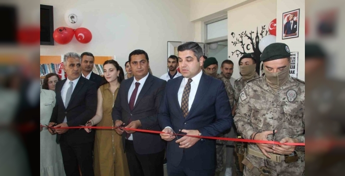 Şehit PÖH Ali Karapınar anısına, Şırnak Anadolu Lisesi'nde yeni kütüphane kapılarını açtı