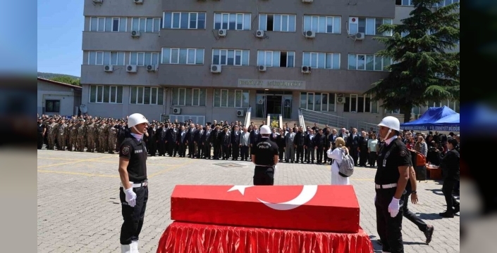 Şehit polis memuru Tayfun Baş'a duygusal veda