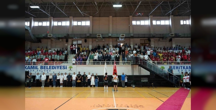 Şehitkamil'de Sporun Coşkusu Ödüllerle Taçlandı: Binlerce Öğrenci Sahada Buluştu