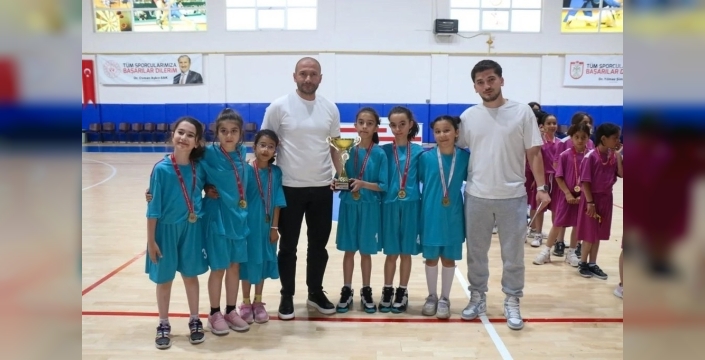 Şeyh Şamil İlkokulu, minikler A kızlar basketbol şampiyonu oldu