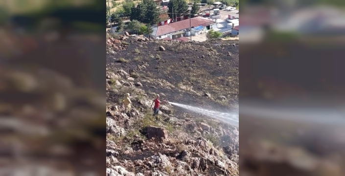 Siirt'te çıkan yangın, ekiplerin iş birliğiyle kontrol altına alındı
