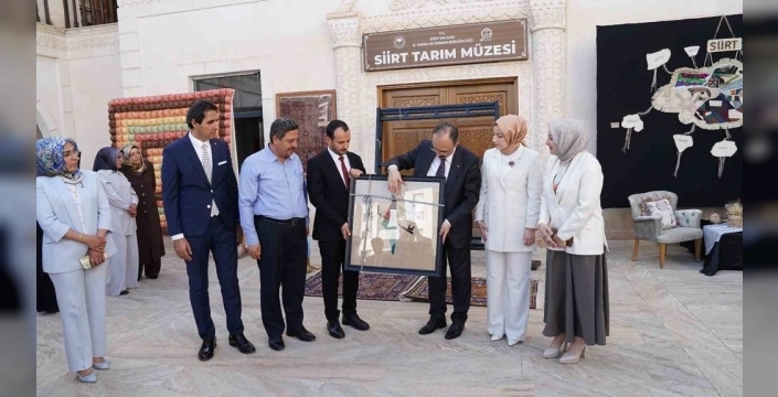 Siirt'te çöpler sanata dönüşüyor: Atıktan sanat sergisi ilgi odağı oldu
