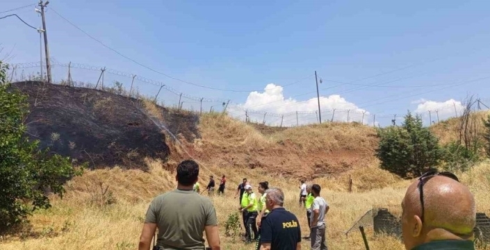 Siirt'te iş makinesi kıvılcımı yangına neden oldu