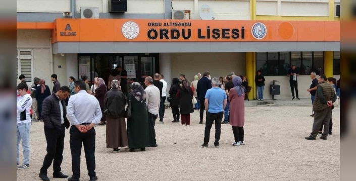 Sınav heyecanı dorukta: Ordu'da öğrenciler son saniyede salonlara koştu
