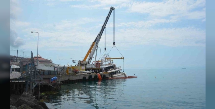 Sinop'ta lüks yatın dumanları ekipleri alarma geçirdi