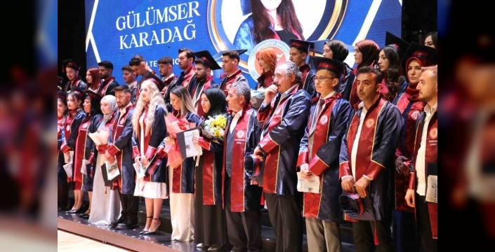 Sivas Cumhuriyet Üniversitesi'nde mezuniyet coşkusu
