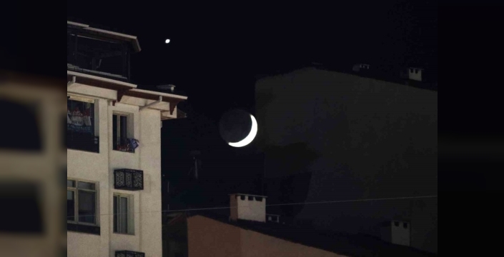 Sivas semalarında Türk bayrağı esintisi: Ay-yıldız silueti nefes kesti